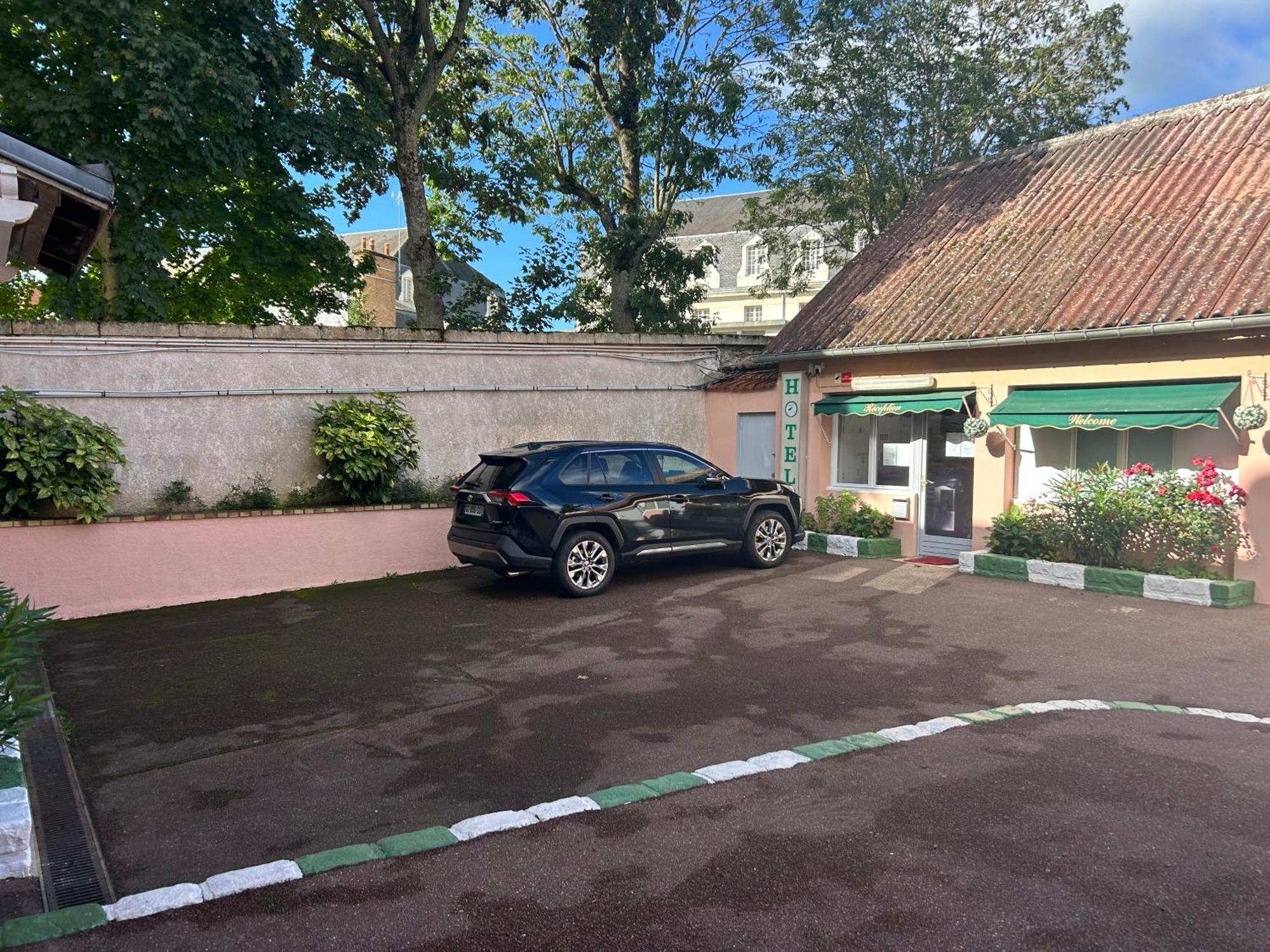 Hotel Saint - Charles Rambouillet Exteriör bild